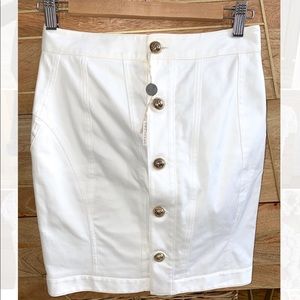 Women’s skirt white zipper + buttons closure